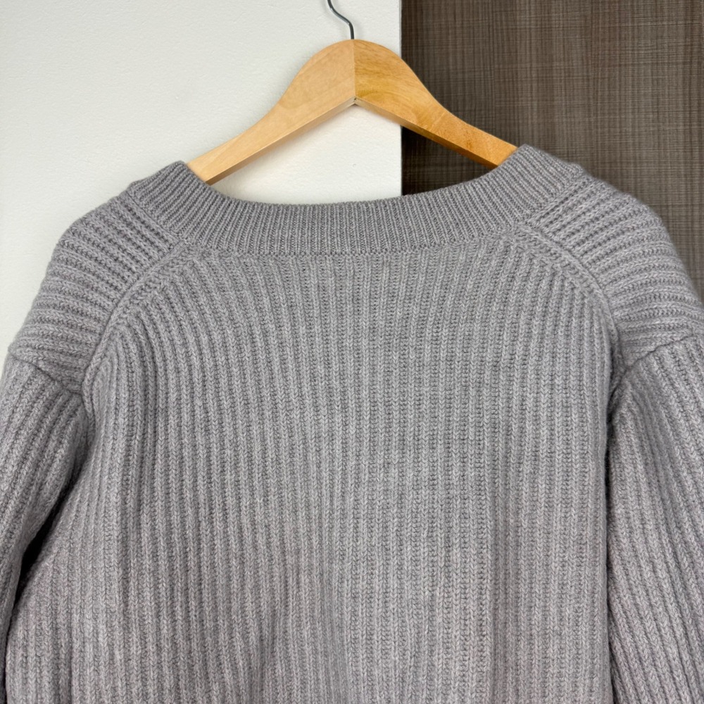 Babaton‎ Aritzia Gray Roger V Neck Sweater Merino Wool Womens Large Heavy Ribbed - Picture 8 of 11